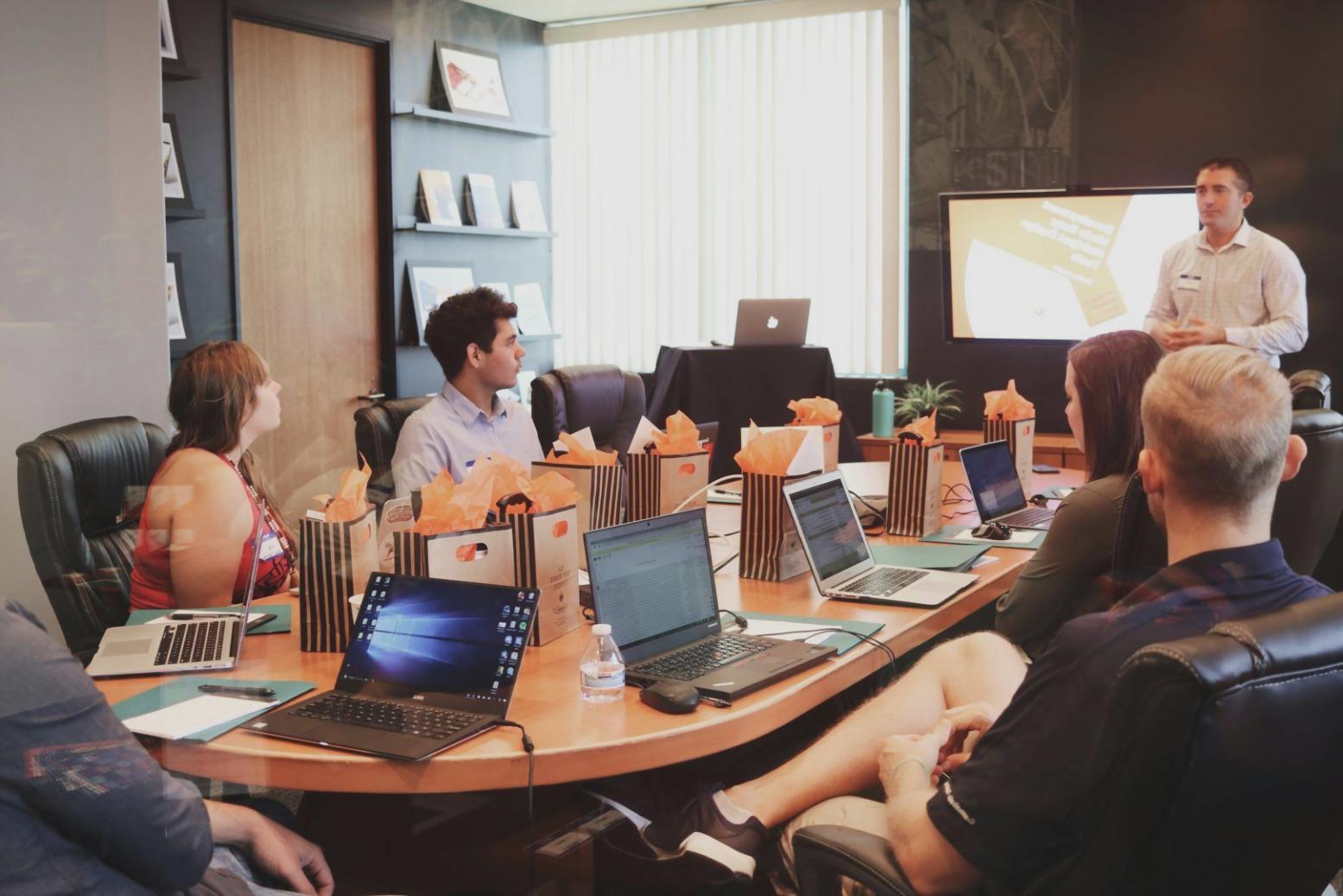 Trading-Ausbildung mit praktischen Übungen und Marktanalyse